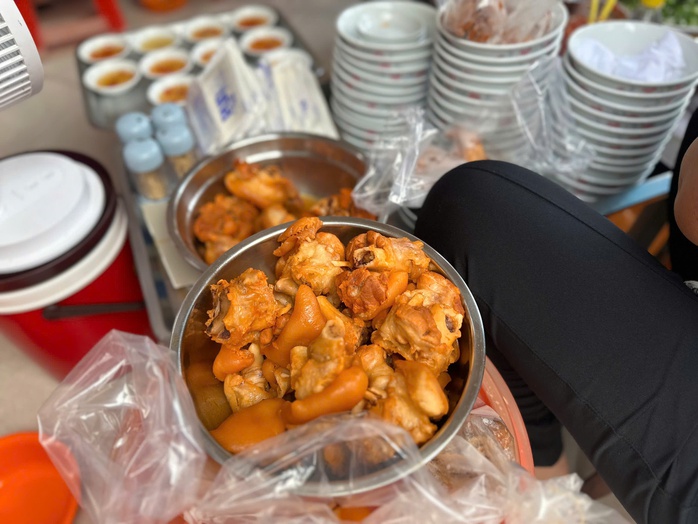 9da1026088c63d9864d7-17483525924261968264899 TP HCM: "Quán bánh canh 1 giờ" sắp đóng cửa, người dân tiếc hùi hụi - Ảnh 2.