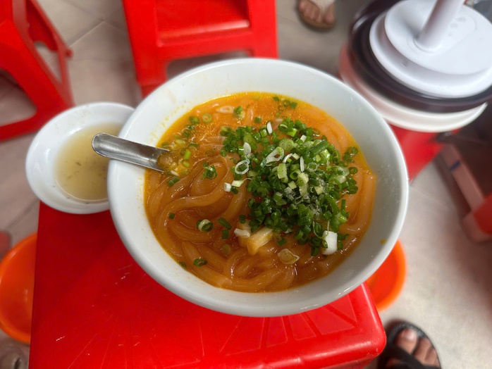 d07a5979d2df67813ece-174835259179274390291 TP HCM: "Quán bánh canh 1 giờ" sắp đóng cửa, người dân tiếc hùi hụi - Ảnh 3.