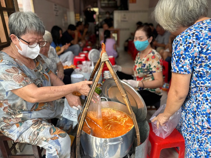 ebf7601deabb5fe506aa-1748352591598906481784 TP HCM: "Quán bánh canh 1 giờ" sắp đóng cửa, người dân tiếc hùi hụi - Ảnh 1.